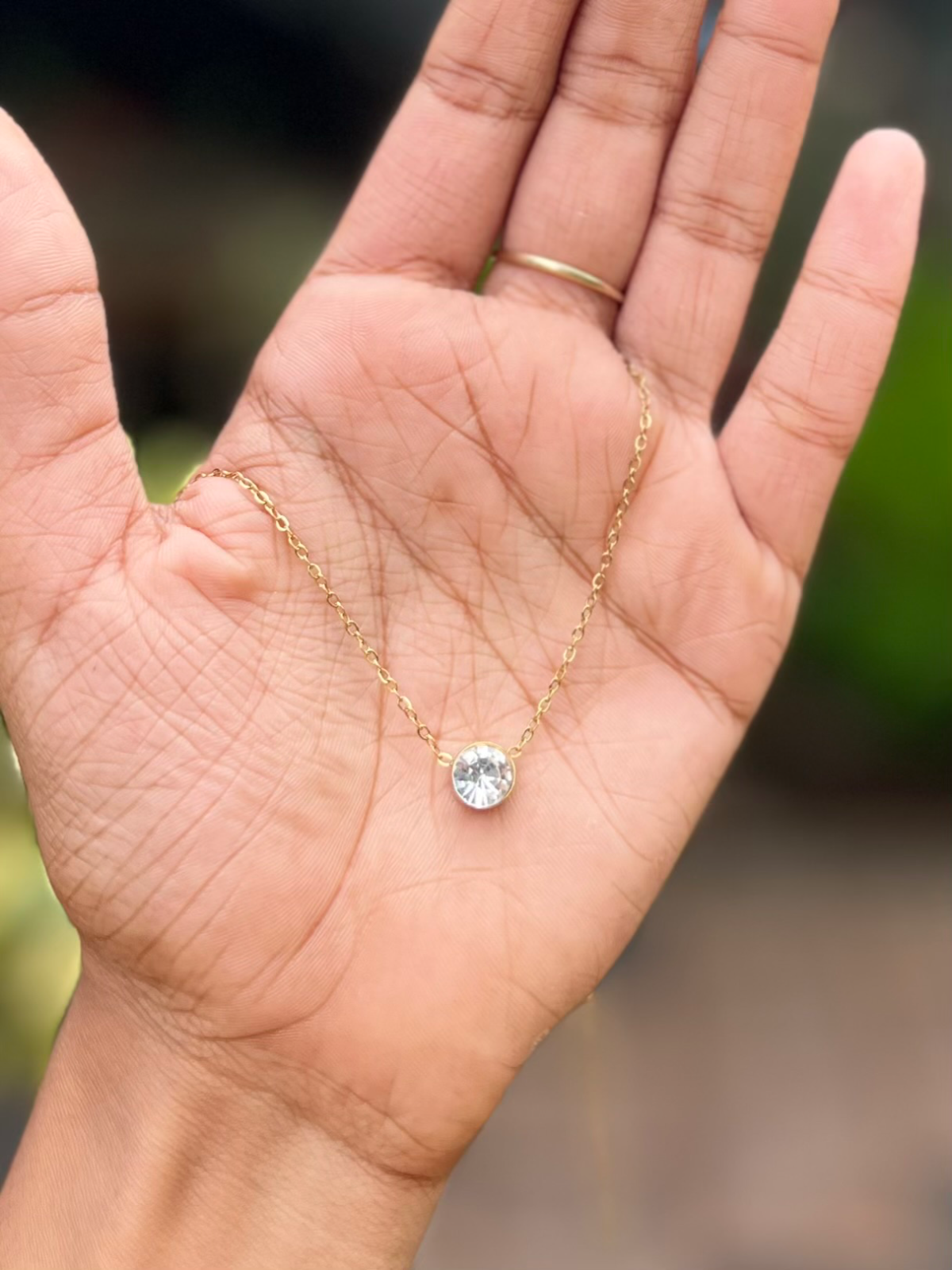White  simple stone pentant 