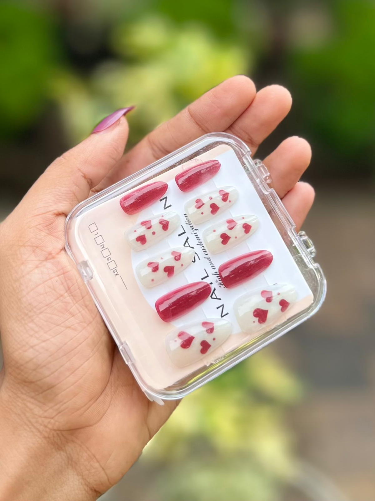 Vine red nails